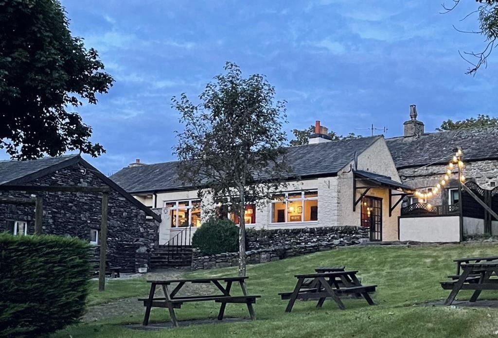 Cross Keys Inn Tebay  Zewnętrze zdjęcie